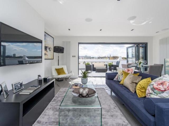 Flat for sale in Brook Green, Greater London