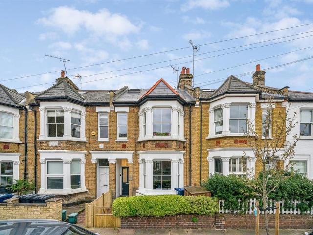 Flat for sale in London Borough of Ealing, Greater London