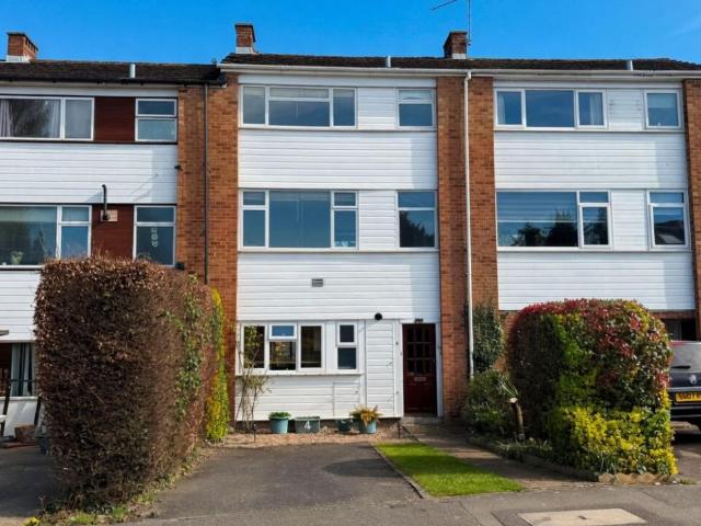 Flat for sale in Blackwater and Hawley, Hart