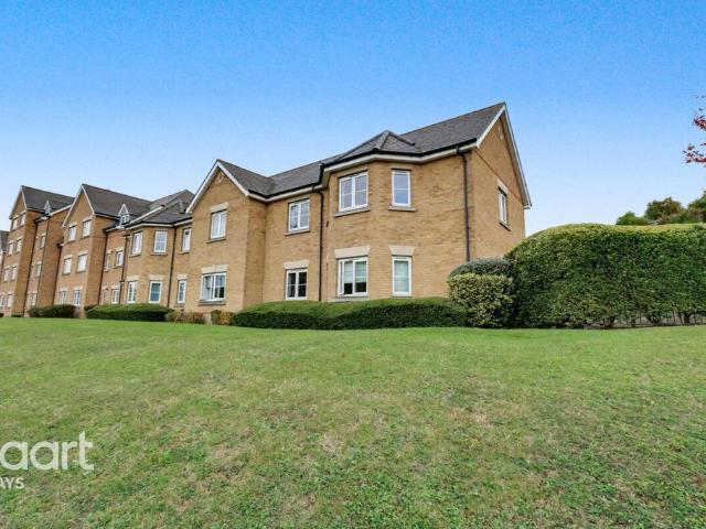 Flat for sale in Grays, Essex