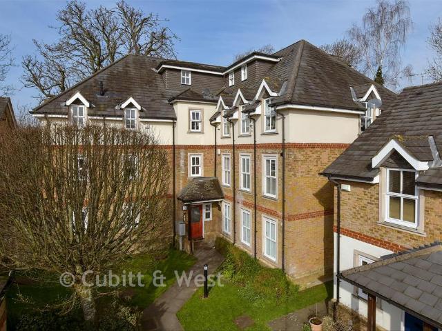 Flat for sale in Beddington, Greater London