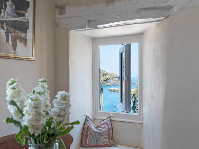 Flat for sale in Port Gaverne