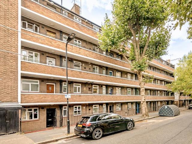 Flat for sale in Hoxton, Greater London