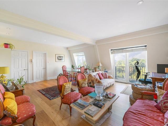 Flat for sale in Fulham, Greater London