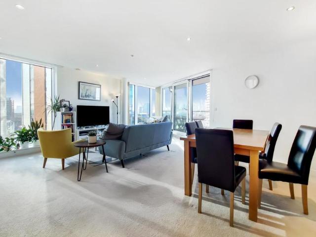 Flat for sale in Canning Town, Greater London