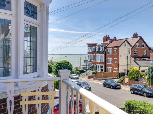 Flat for sale in Alton Barnes, Essex