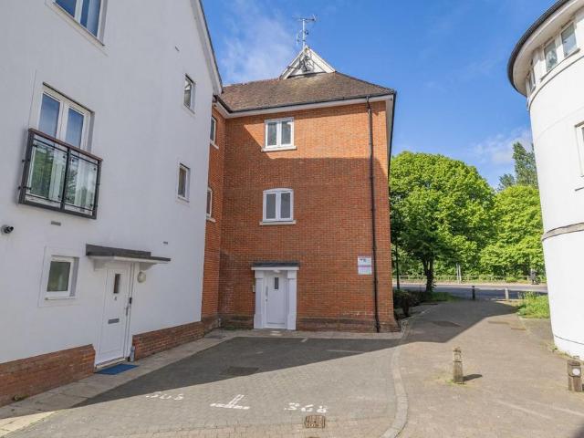 Flat for sale in St. Mildred's, The Bridge