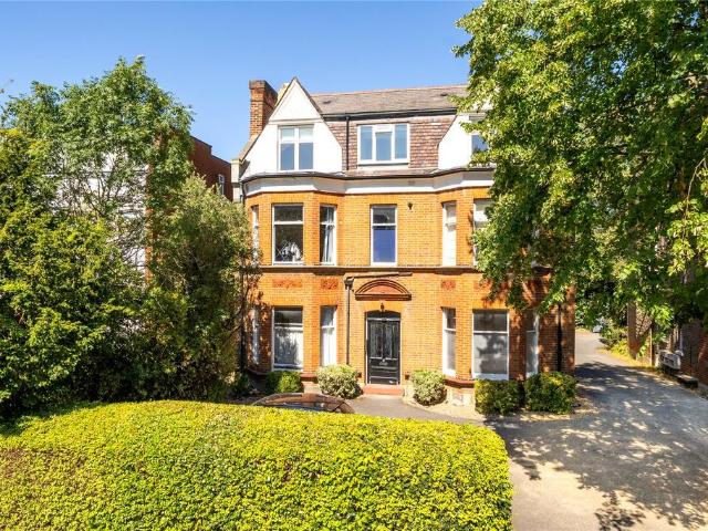 Flat for sale in Surbiton, Greater London