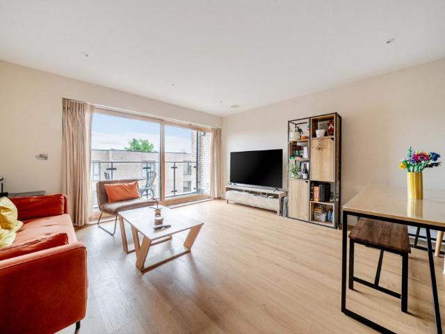 Flat for sale in London Borough of Hammersmith and Fulham, Greater London