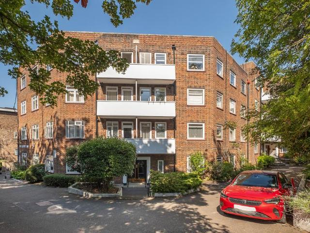 Flat for sale in Norbiton, Greater London