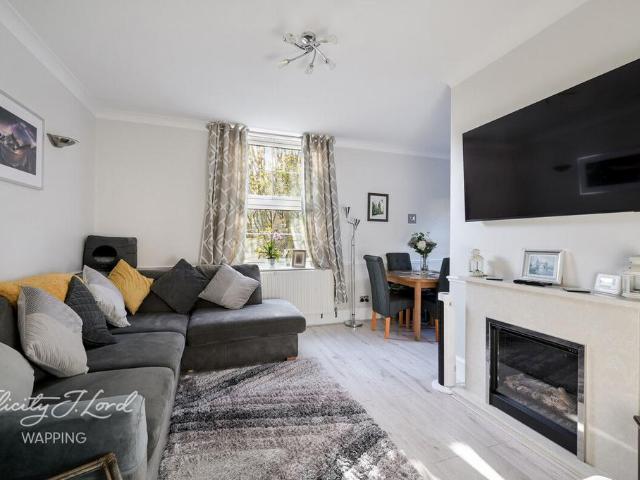 Flat for sale in Tower Liberty, Wapping