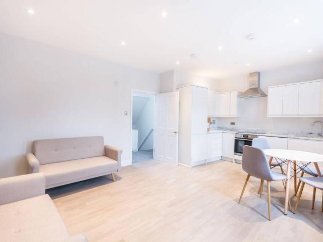 Flat for sale in West Hackney, Greater London