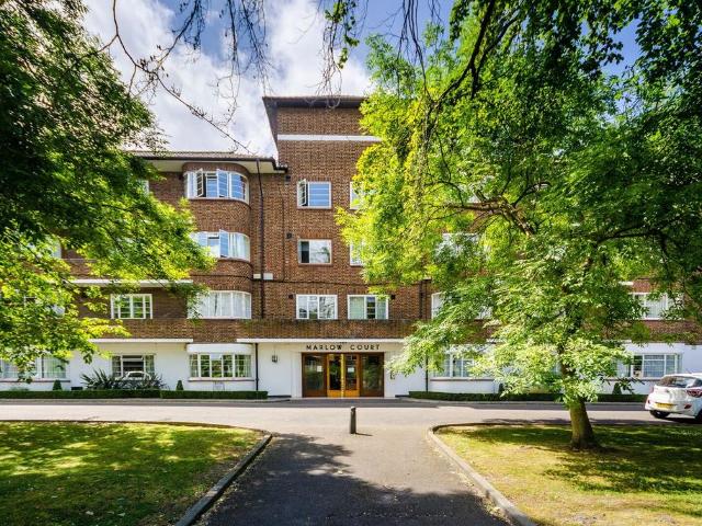 Flat for sale in Brondesbury, Greater London