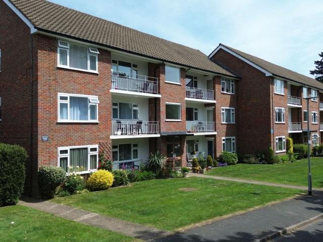 Flat for sale in Watford, North Watford