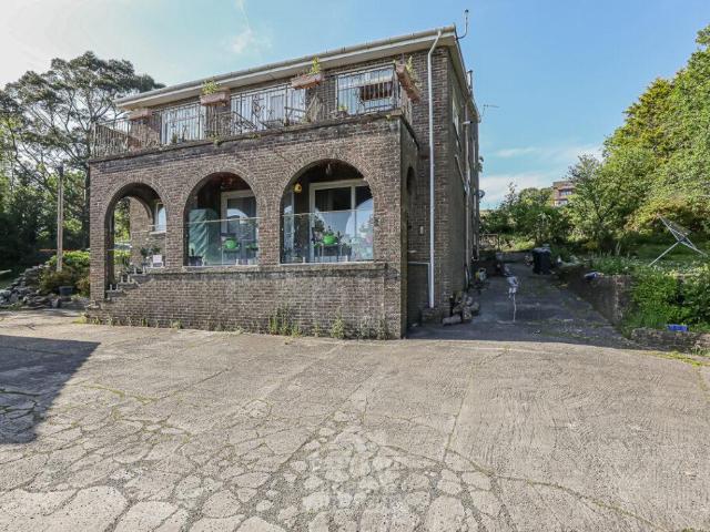 Flat for sale in Kilcreggan, Scotland