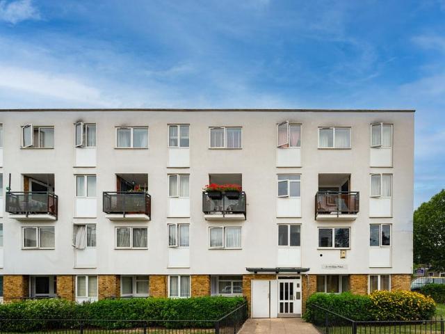 Flat for sale in Oval, Greater London