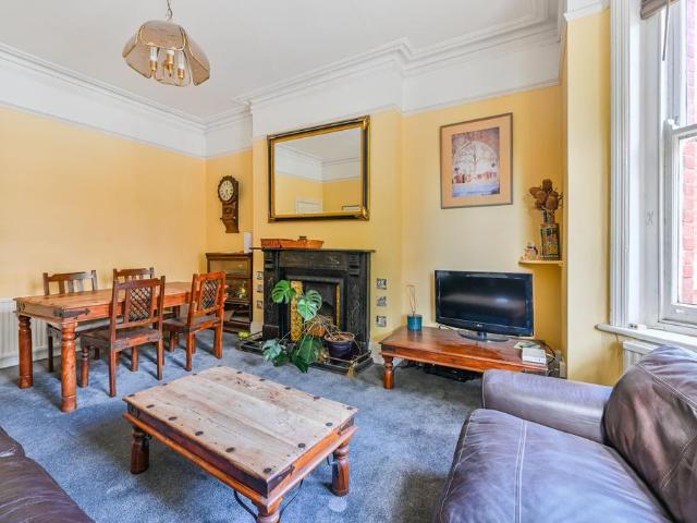 Flat for sale in Kensal Town, Greater London