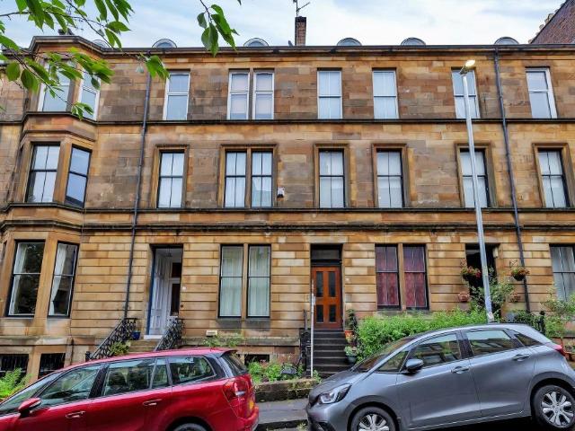 Flat for sale in Hillhead, Scotland