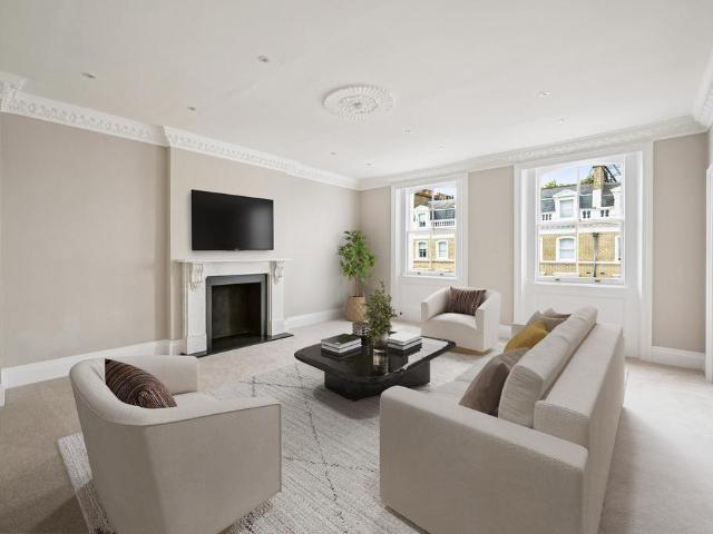 Flat for sale in Brompton, Greater London