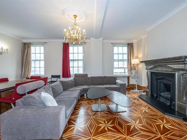 Flat for sale in Marylebone, Greater London