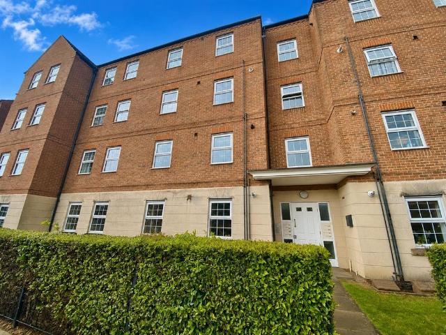 Flat for sale in Woodston, Peterborough