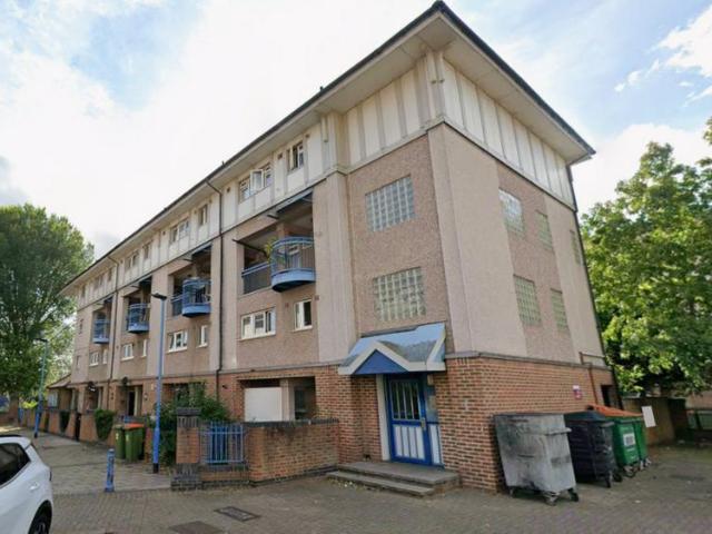 Flat for sale in West Ham, Greater London