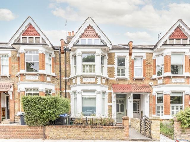 Flat for sale in Brondesbury, Greater London