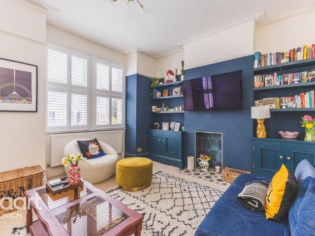 Flat for sale in East Dulwich, Greater London