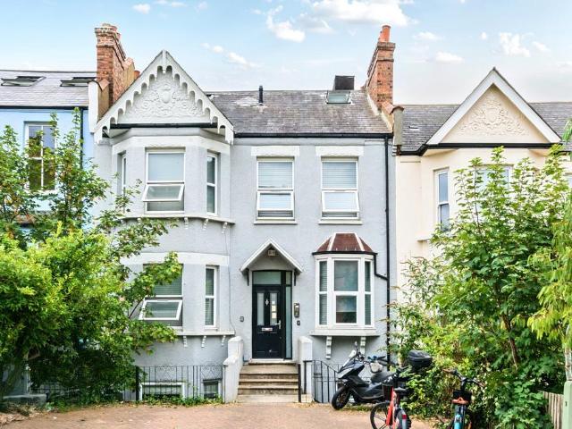 Flat for sale in East Dulwich, Greater London