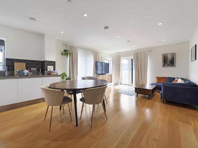 Flat for sale in Greenwich Peninsula, Greater London