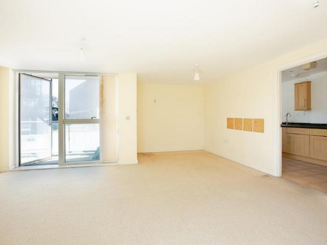 Flat for sale in East Greenwich, Greater London