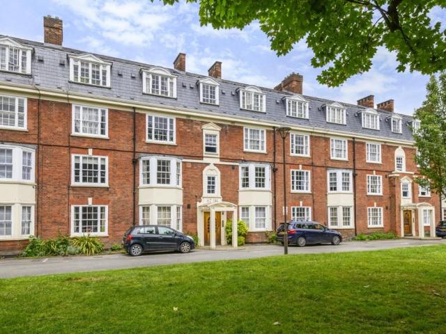 Flat for sale in Canonbury, Greater London