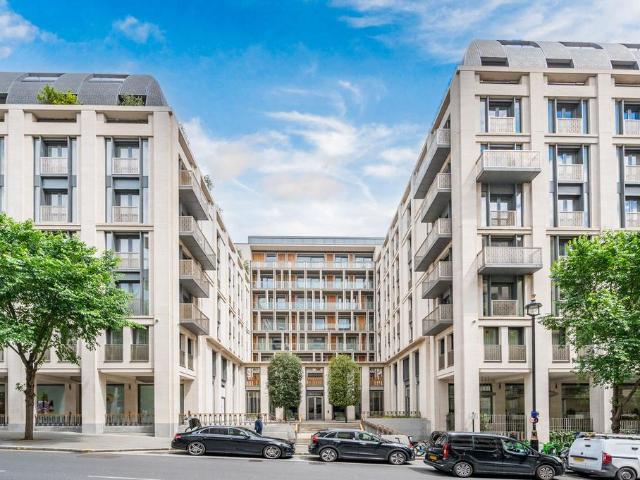 Flat for sale in St Clement Danes, Greater London