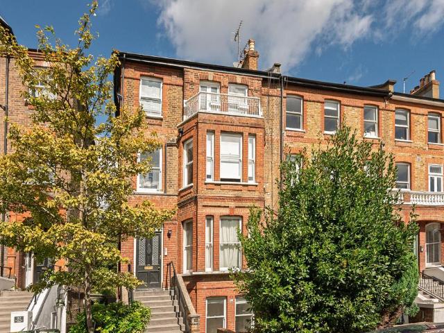 Flat for sale in South Hampstead, Greater London