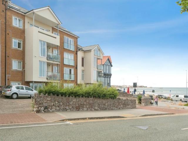 Flat for sale in Colwyn Bay, Wales