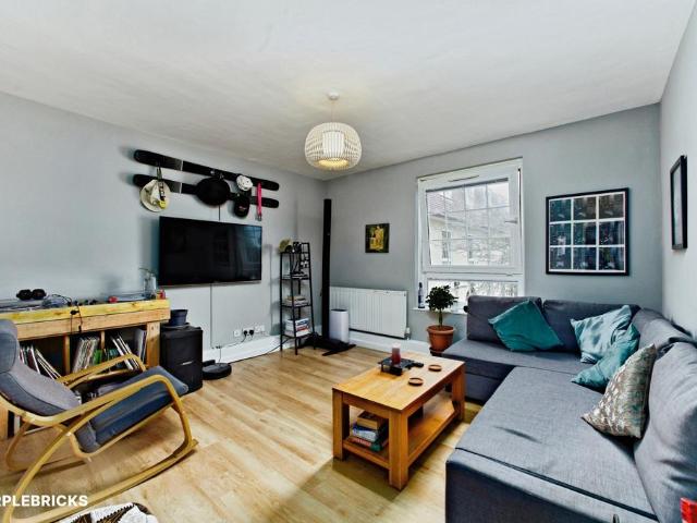 Flat for sale in London Borough of Lambeth, Greater London