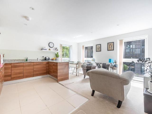 Flat for sale in Little Stanmore, Greater London