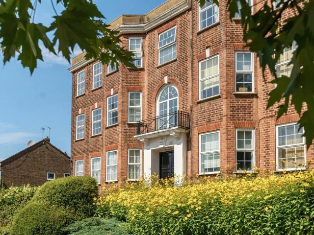 Flat for sale in Muswell Hill, Greater London