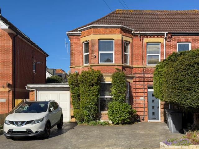 Flat for sale in Boscombe, Bournemouth