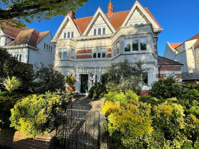 Flat for sale in Folkestone