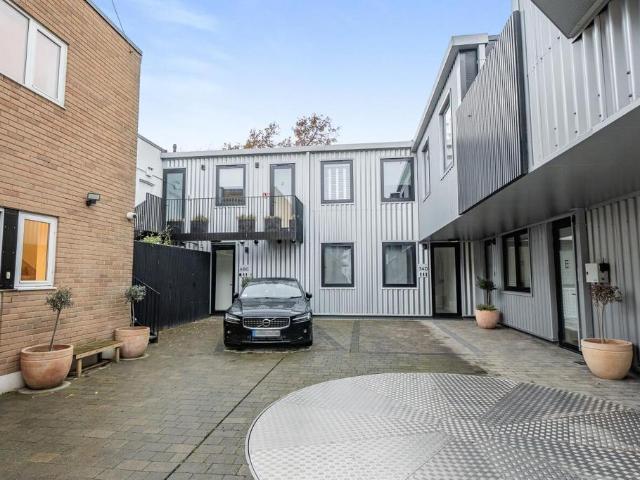 Flat for sale in Penge, Greater London