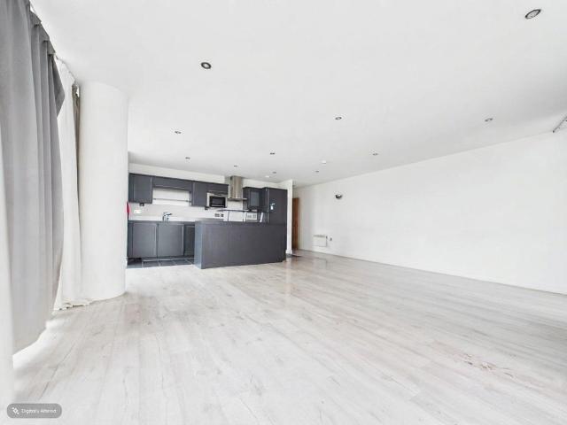 Flat for sale in Custom House, Greater London