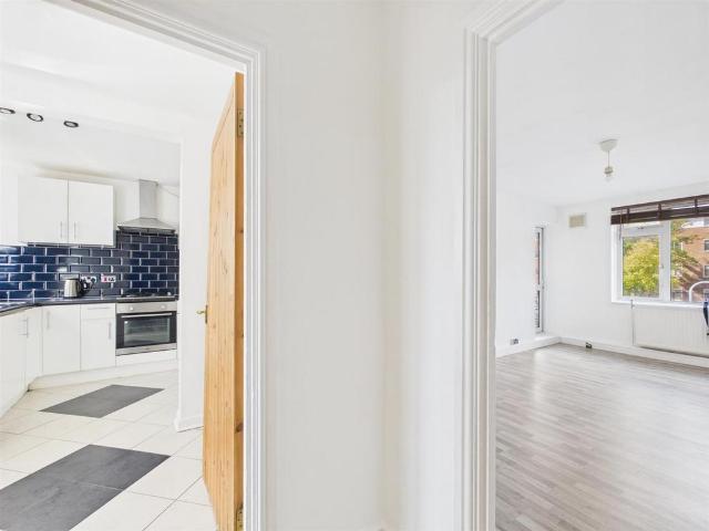 Flat for sale in Tottenham Hale, Greater London