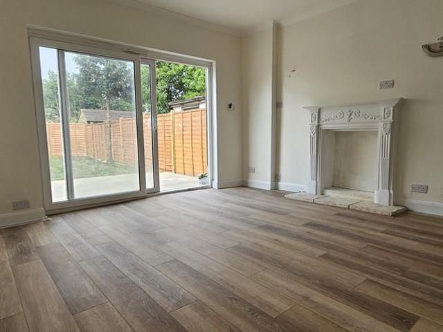 Flat for sale in London Borough of Croydon, Greater London