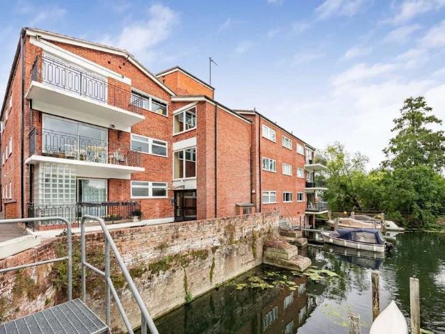 Flat for sale in Remenham