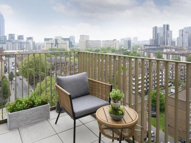 Flat for sale in Vauxhall, Greater London