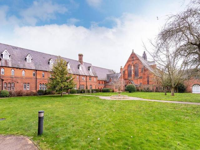 Flat for sale in Clewer Village, Windsor