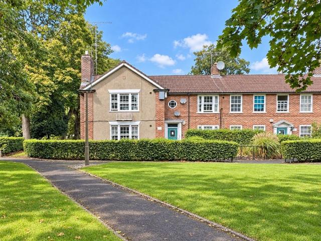 Flat for sale in Calderstones