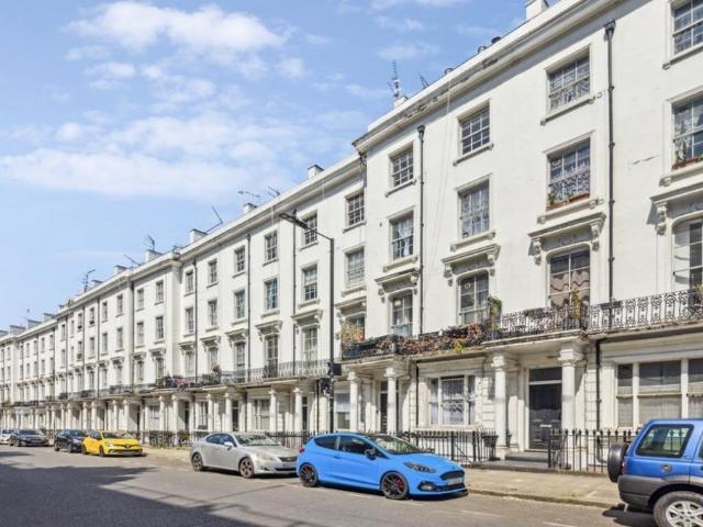 Flat for sale in Bayswater, Greater London