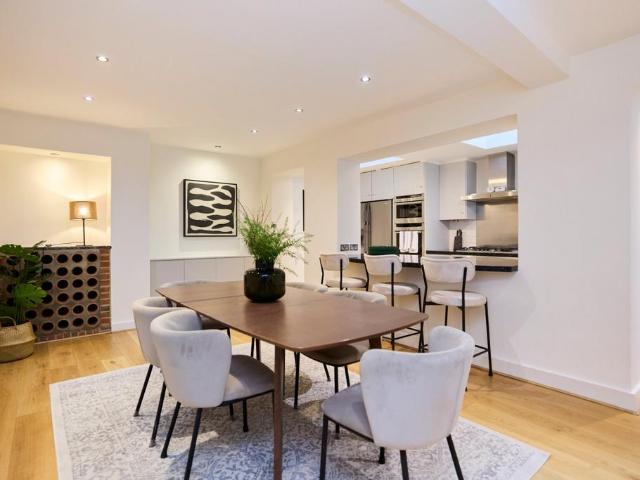 Flat for sale in Paddington, Greater London